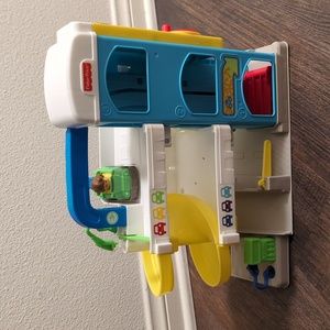 Fisher-Price Little People Helpful Neighbor's Garage Playset